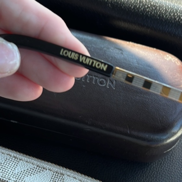 Louis Vuitton Sunglasses. Serial number Z02590 - Picture 3 of 3